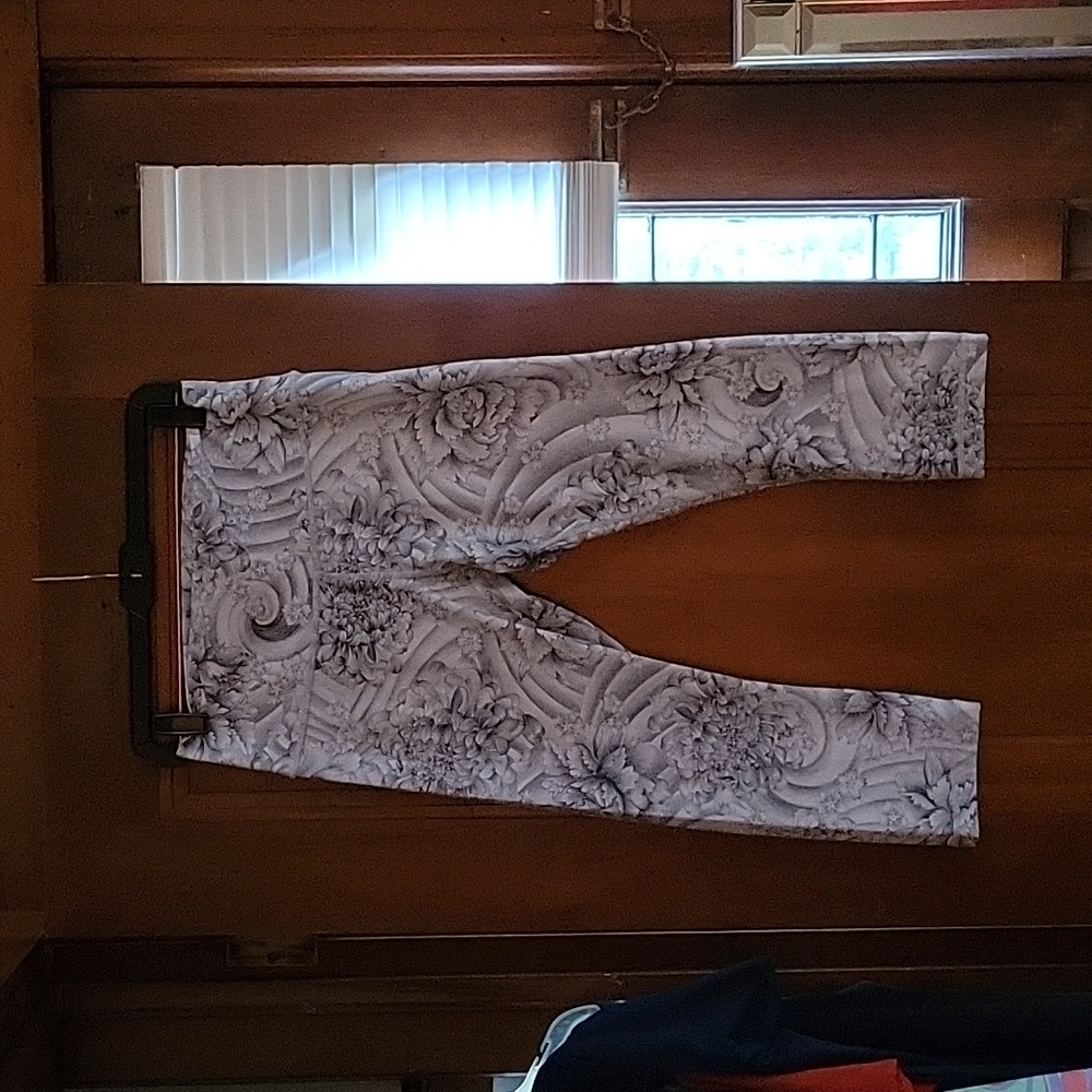 Lululemon leggings. Brand new. No tags. size 10